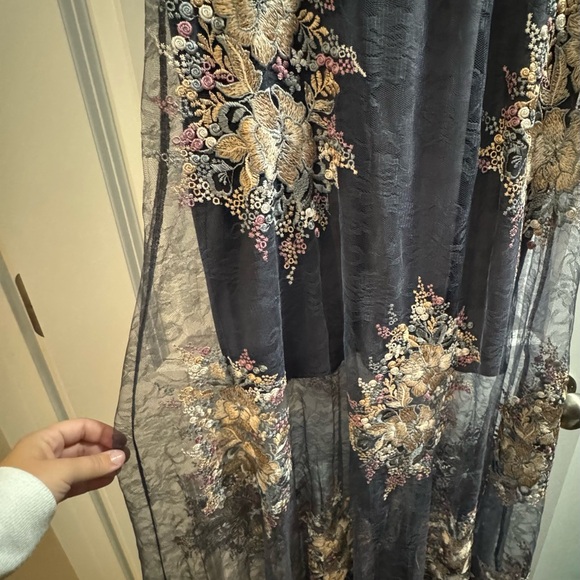 NWT. Beautiful formal dress. Altar’d State. Size M. - Picture 3 of 5